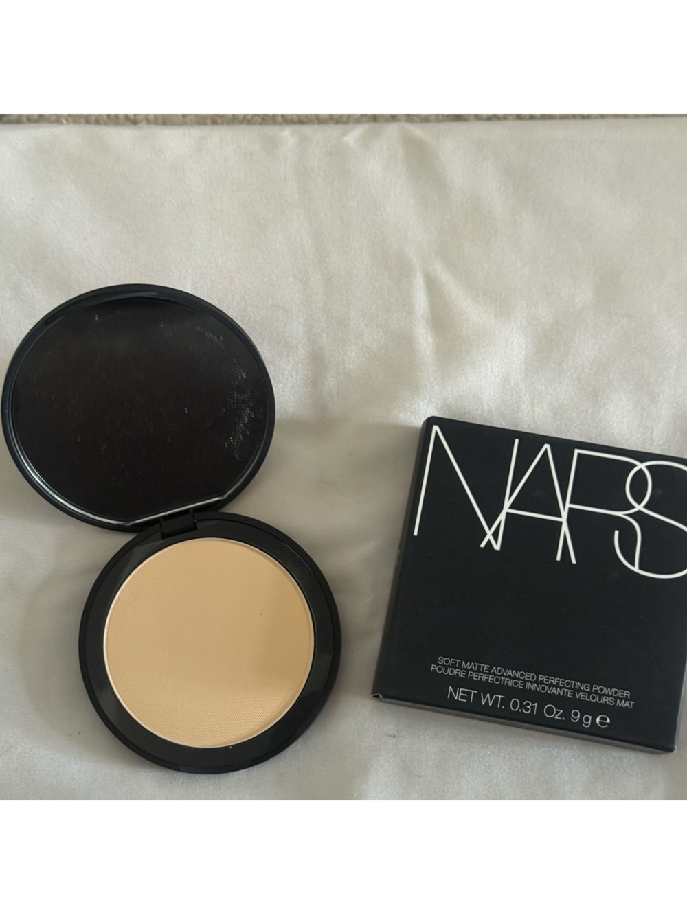 NARS Soft Matte Pressed Powder - Light Beige